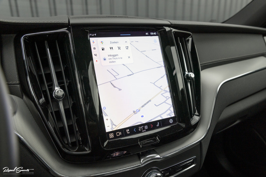 Volvo XC60 B5 Ultimate Dark | Luchtvering | Panorama dak | Harman Kardon | Adaptieve cruise |