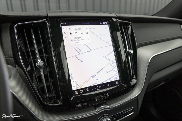 Volvo XC60 B5 Ultimate Dark | Luchtvering | Panorama dak | Harman Kardon | Adaptieve cruise |