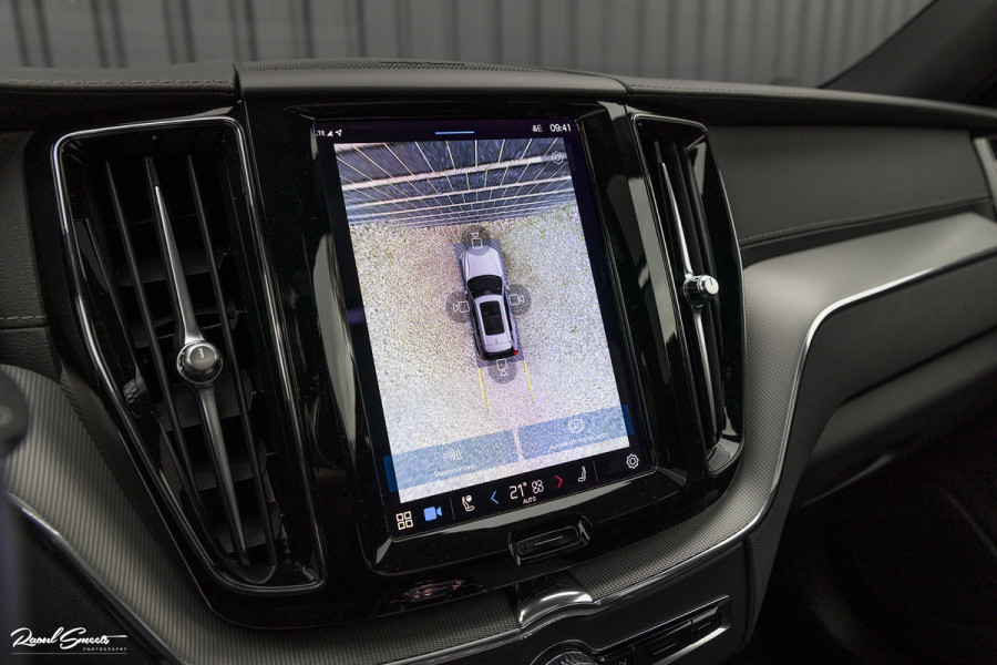 Volvo XC60 B5 Ultimate Dark | Luchtvering | Panorama dak | Harman Kardon | Adaptieve cruise |