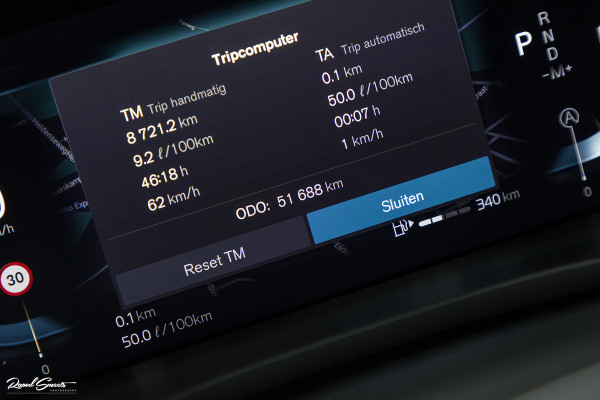 Volvo XC60 B5 Ultimate Dark | Luchtvering | Panorama dak | Harman Kardon | Adaptieve cruise |