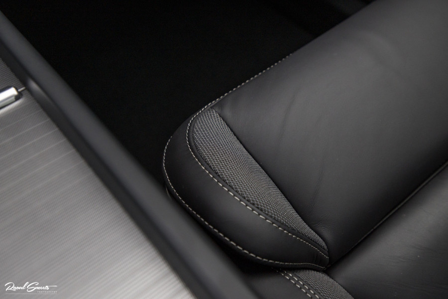 Volvo XC60 B5 Ultimate Dark | Luchtvering | Panorama dak | Harman Kardon | Adaptieve cruise |
