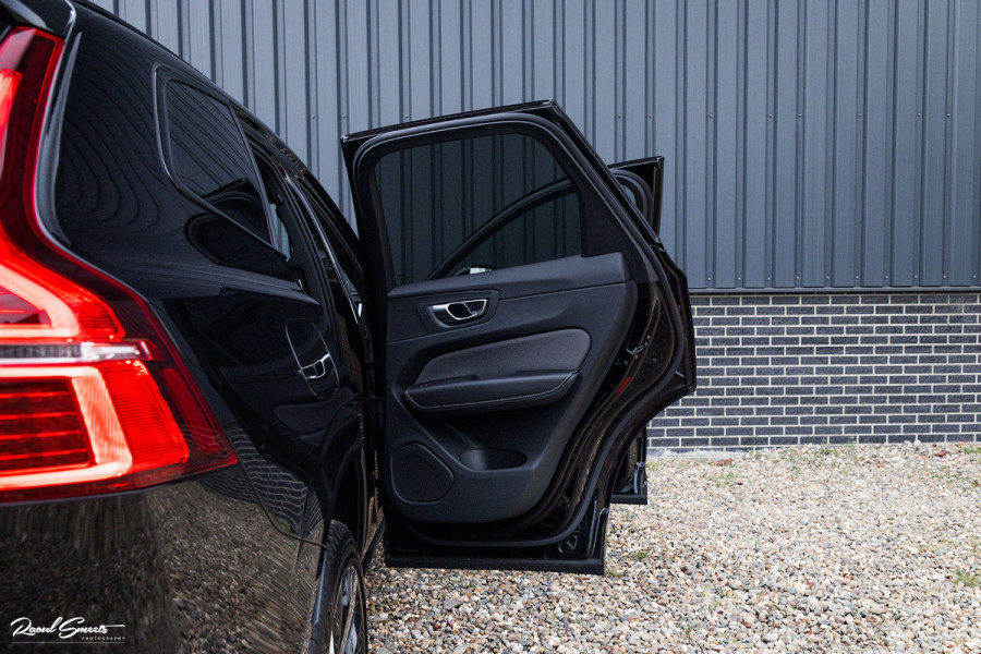 Volvo XC60 B5 Ultimate Dark | Luchtvering | Panorama dak | Harman Kardon | Adaptieve cruise |