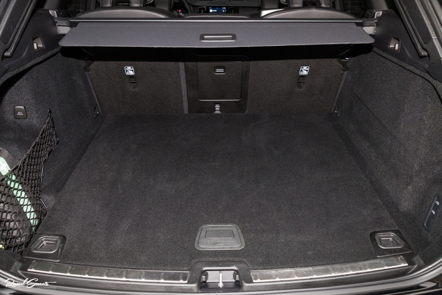Volvo XC60 B5 Ultimate Dark | Luchtvering | Panorama dak | Harman Kardon | Adaptieve cruise |