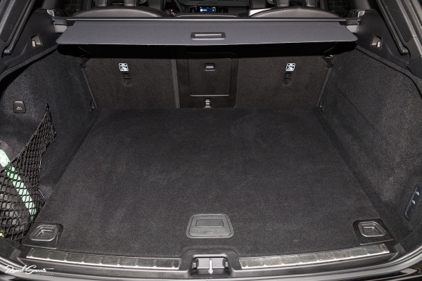 Volvo XC60 B5 Ultimate Dark | Luchtvering | Panorama dak | Harman Kardon | Adaptieve cruise |