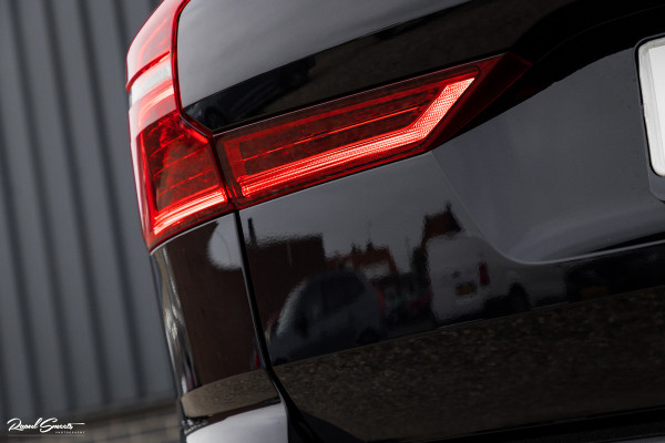 Volvo XC60 B5 Ultimate Dark | Luchtvering | Panorama dak | Harman Kardon | Adaptieve cruise |