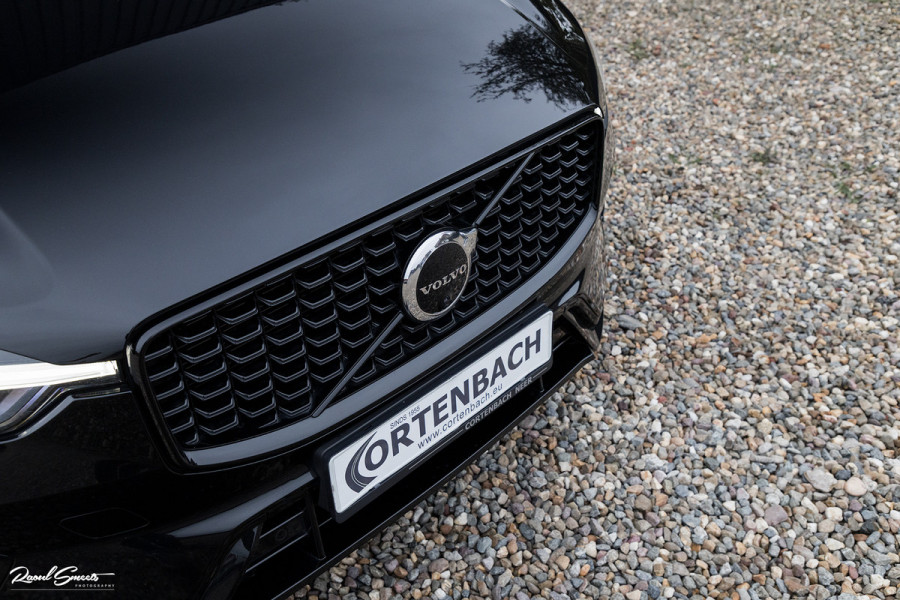 Volvo XC60 B5 Ultimate Dark | Luchtvering | Panorama dak | Harman Kardon | Adaptieve cruise |