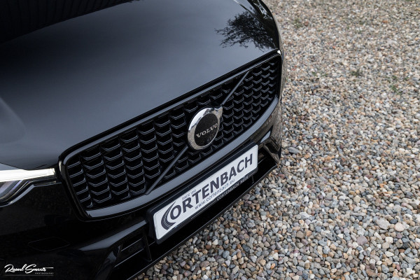 Volvo XC60 B5 Ultimate Dark | Luchtvering | Panorama dak | Harman Kardon | Adaptieve cruise |