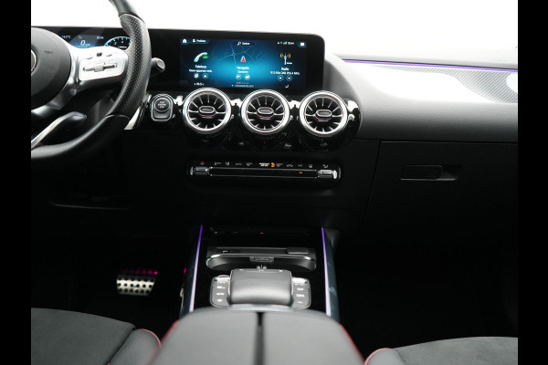 Mercedes-Benz GLA 250 e AMG Line Plug In Hybrid 225pk Dealer O.H PHEV | Cruise Control | Sfeerverlichting | Alcantara Sportstoelen Verwarmd | Lane Assist | Navigatie | Virtual | DAB | Mercedes-Benz GLA 250 e AMG Line Plug In Hybrid 225pk Dealer O.H PHEV | Cruise Control | Sfeerverlichting | Alcantara Sportstoelen Verwarmd | Lane Assist | Navigatie | Virtual | DAB |