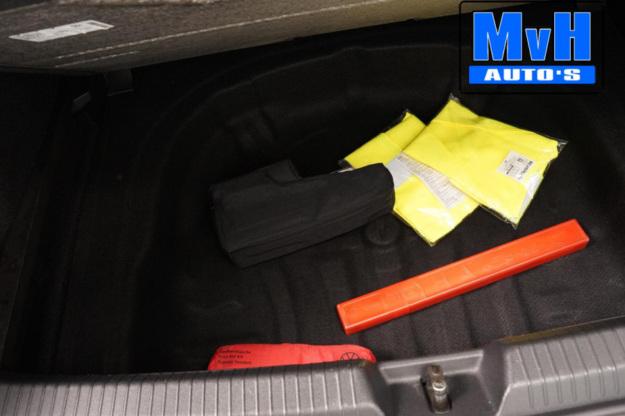 Volkswagen Golf 1.5 TSI Life Business|SPORTSTOELEN|TREKHAAK