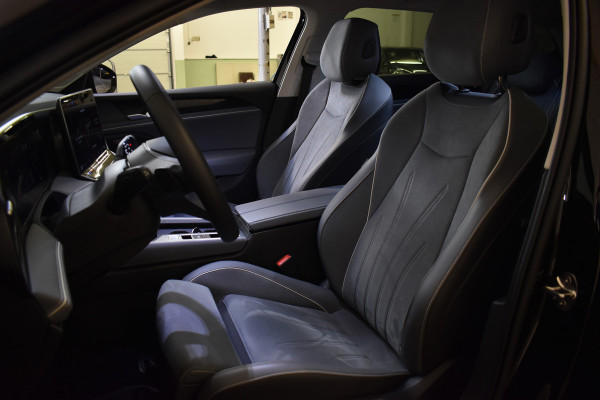 Volkswagen Passat Variant 1.5 eTSI 150PK DSG BUSINESS 360-CAMERA/ALCANTARA/TREKHAAK