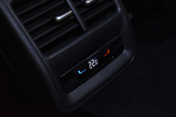 Volkswagen Passat Variant 1.5 eTSI 150PK DSG BUSINESS 360-CAMERA/ALCANTARA/TREKHAAK