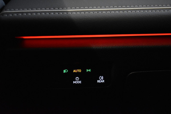 Volkswagen Passat Variant 1.5 eTSI 150PK DSG BUSINESS 360-CAMERA/ALCANTARA/TREKHAAK
