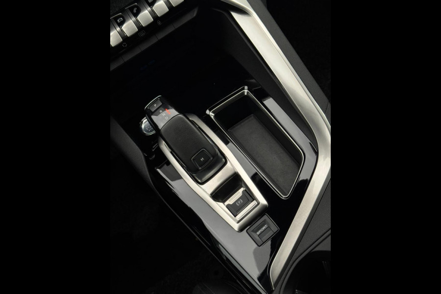 Peugeot 5008 1.6 PureTech 181 pk GT-Line, 7 persoons, achteruitrijcamera ,parelmoer, navigatie, trekhaak