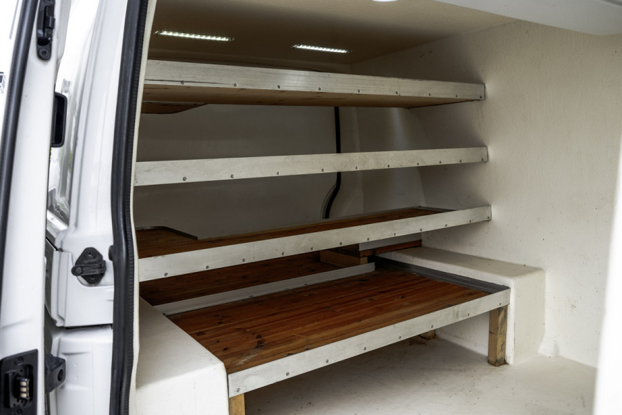 Volkswagen Transporter T5 2.0 TDI L1H1 | Koelwagen | Dag en nachtkoeling | 3-Zits | Cruise | Airco | Euro 6 Volkswagen Transporter T5 2.0 TDI L1H1 | Koelwagen | Dag en nachtkoeling | 3-Zits | Cruise | Airco | Euro 6