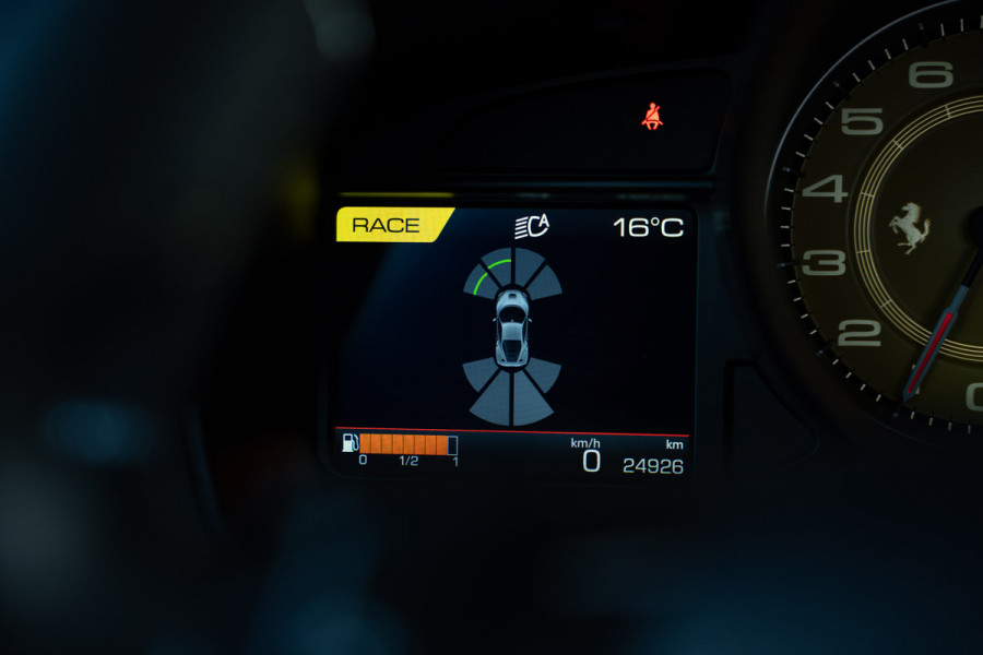 Ferrari F8 Tributo 3.9 V8 HELE - Argento Nurburgring | Passenger Display | Racing Seats | Lift