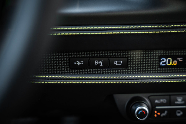 Ferrari F8 Tributo 3.9 V8 HELE - Argento Nurburgring | Passenger Display | Racing Seats | Lift