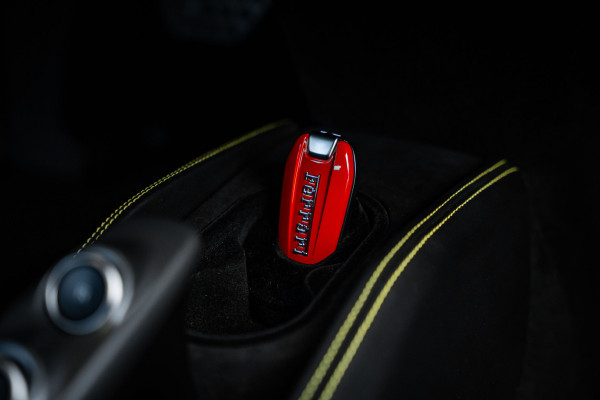 Ferrari F8 Tributo 3.9 V8 HELE - Argento Nurburgring | Passenger Display | Racing Seats | Lift