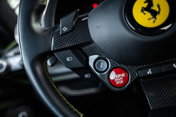 Ferrari F8 Tributo 3.9 V8 HELE - Argento Nurburgring | Passenger Display | Racing Seats | Lift