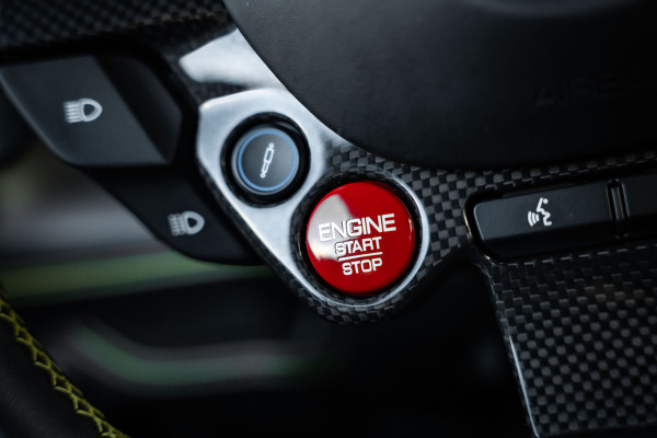 Ferrari F8 Tributo 3.9 V8 HELE - Argento Nurburgring | Passenger Display | Racing Seats | Lift