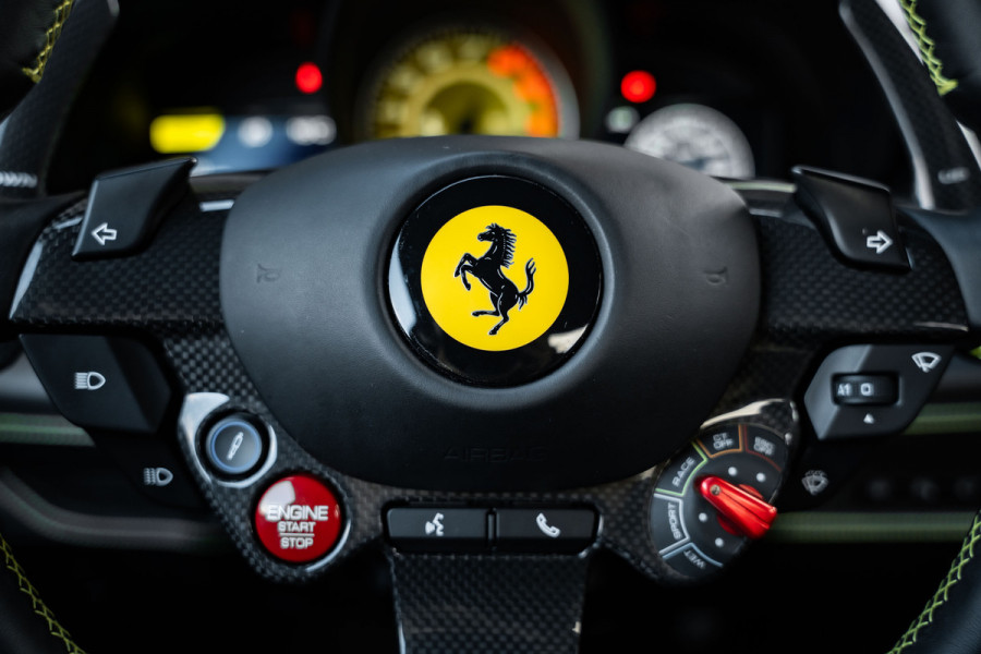 Ferrari F8 Tributo 3.9 V8 HELE - Argento Nurburgring | Passenger Display | Racing Seats | Lift
