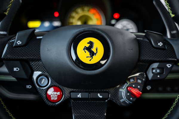 Ferrari F8 Tributo 3.9 V8 HELE - Argento Nurburgring | Passenger Display | Racing Seats | Lift