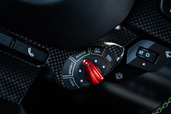 Ferrari F8 Tributo 3.9 V8 HELE - Argento Nurburgring | Passenger Display | Racing Seats | Lift