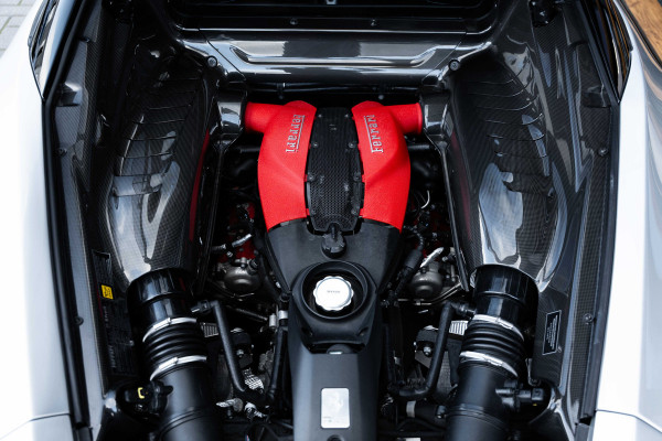 Ferrari F8 Tributo 3.9 V8 HELE - Argento Nurburgring | Passenger Display | Racing Seats | Lift