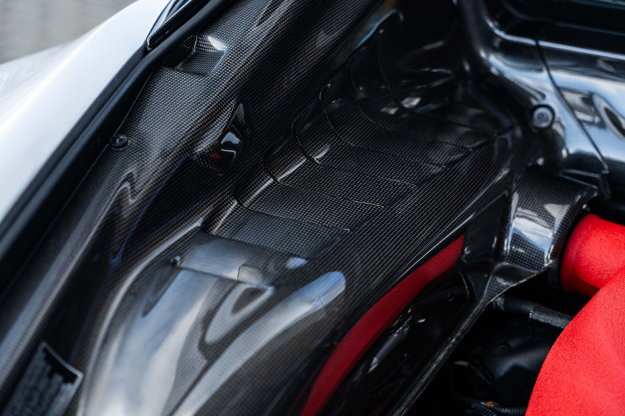 Ferrari F8 Tributo 3.9 V8 HELE - Argento Nurburgring | Passenger Display | Racing Seats | Lift
