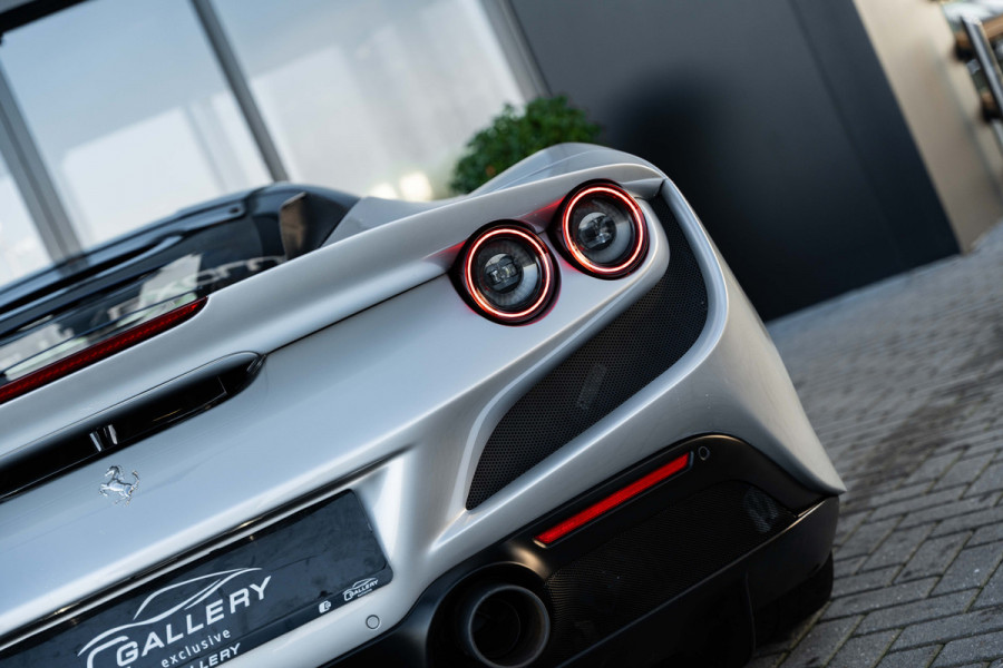 Ferrari F8 Tributo 3.9 V8 HELE - Argento Nurburgring | Passenger Display | Racing Seats | Lift