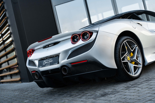 Ferrari F8 Tributo 3.9 V8 HELE - Argento Nurburgring | Passenger Display | Racing Seats | Lift