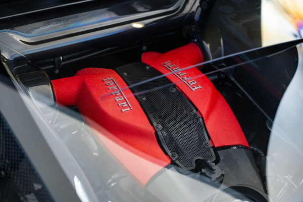 Ferrari F8 Tributo 3.9 V8 HELE - Argento Nurburgring | Passenger Display | Racing Seats | Lift