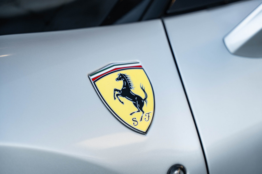 Ferrari F8 Tributo 3.9 V8 HELE - Argento Nurburgring | Passenger Display | Racing Seats | Lift