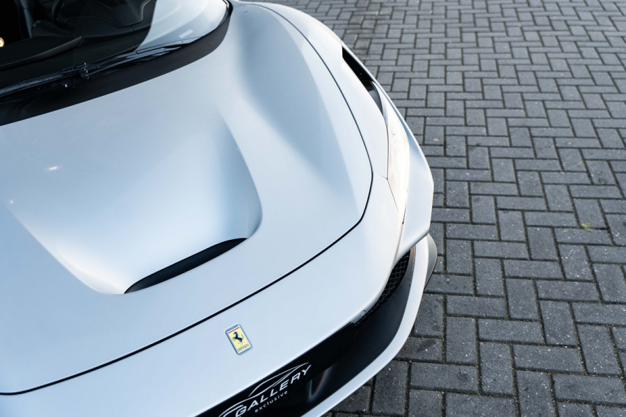 Ferrari F8 Tributo 3.9 V8 HELE - Argento Nurburgring | Passenger Display | Racing Seats | Lift