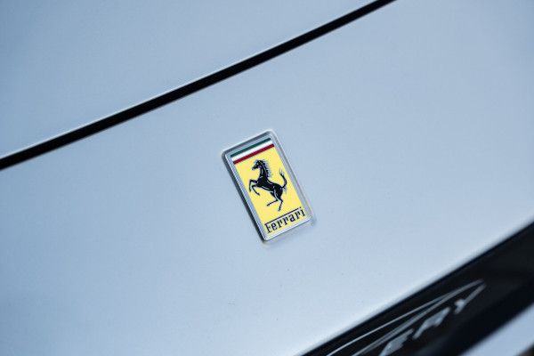 Ferrari F8 Tributo 3.9 V8 HELE - Argento Nurburgring | Passenger Display | Racing Seats | Lift