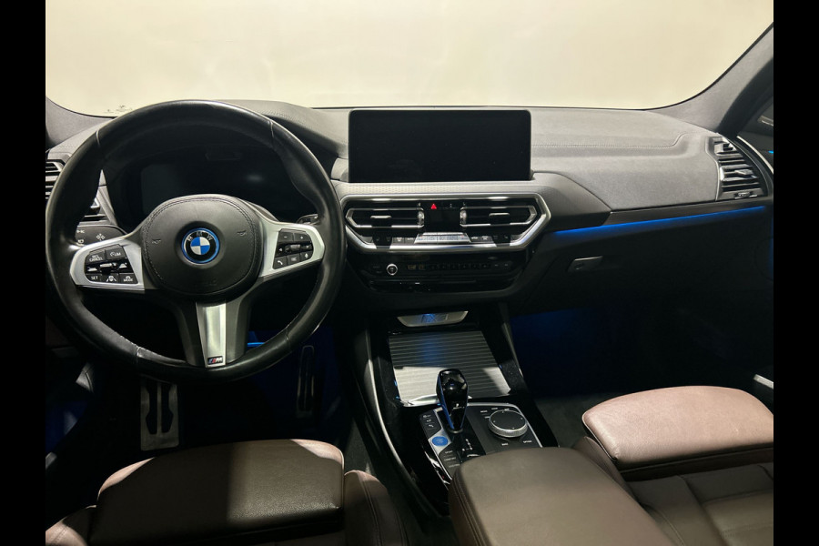 BMW iX3 High Executive 80 kWh | Panoramadak | Lederen bekleding | HUD |  21 inch Velgen | Sportstoelen | M - Sport
