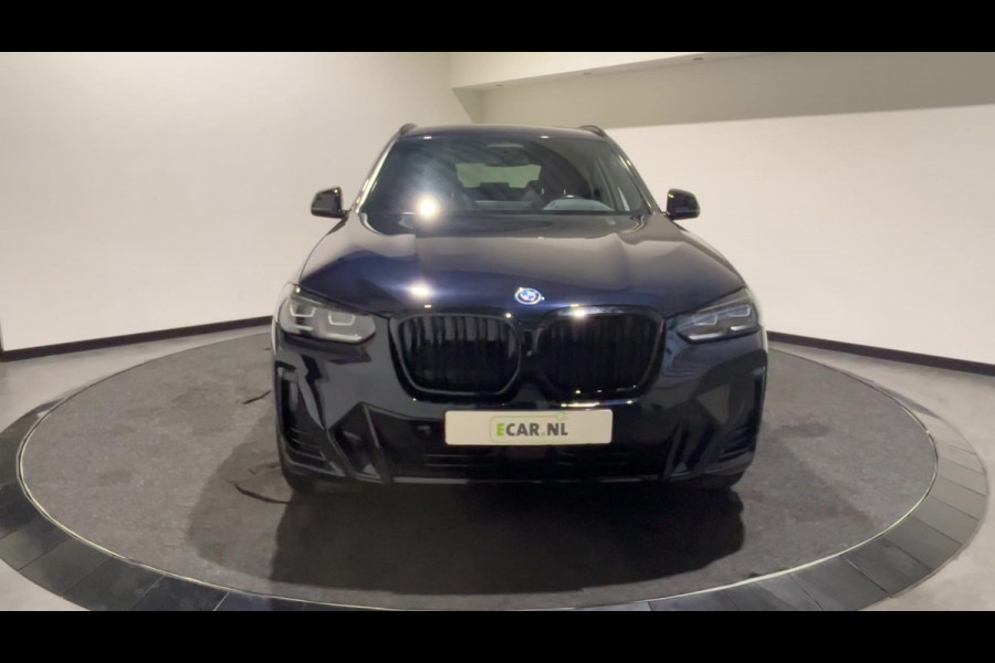 BMW iX3 High Executive 80 kWh | Panoramadak | Lederen bekleding | HUD |  21 inch Velgen | Sportstoelen | M - Sport