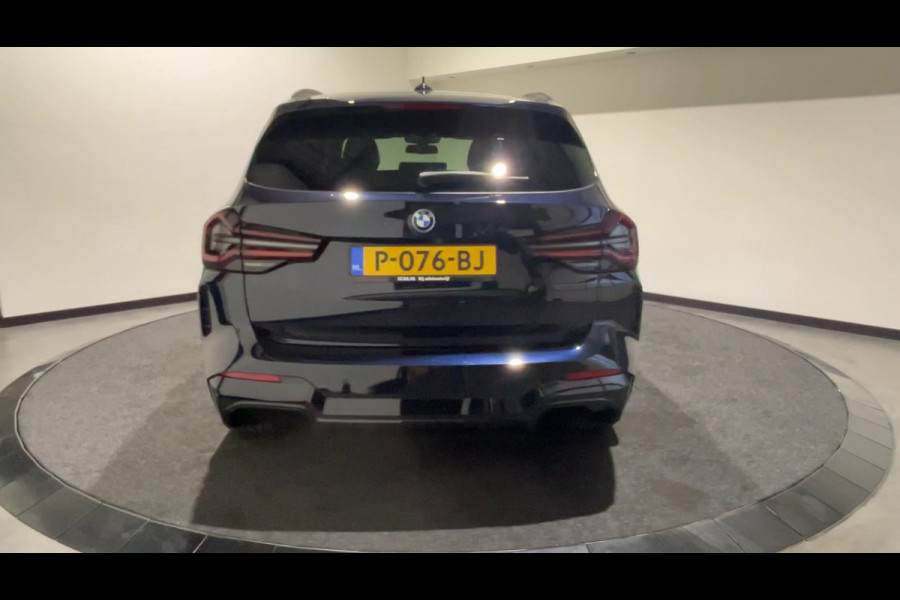 BMW iX3 High Executive 80 kWh | Panoramadak | Lederen bekleding | HUD |  21 inch Velgen | Sportstoelen | M - Sport