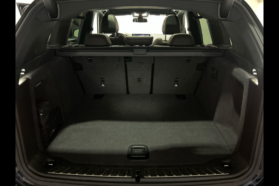 BMW iX3 High Executive 80 kWh | Panoramadak | Lederen bekleding | HUD |  21 inch Velgen | Sportstoelen | M - Sport