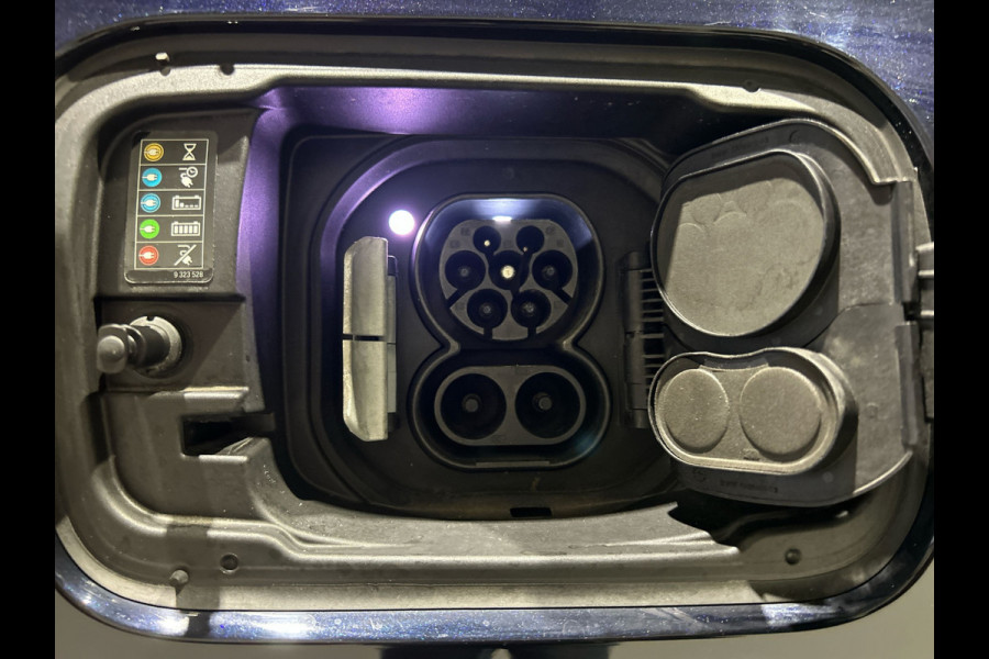 BMW iX3 High Executive 80 kWh | Panoramadak | Lederen bekleding | HUD |  21 inch Velgen | Sportstoelen | M - Sport