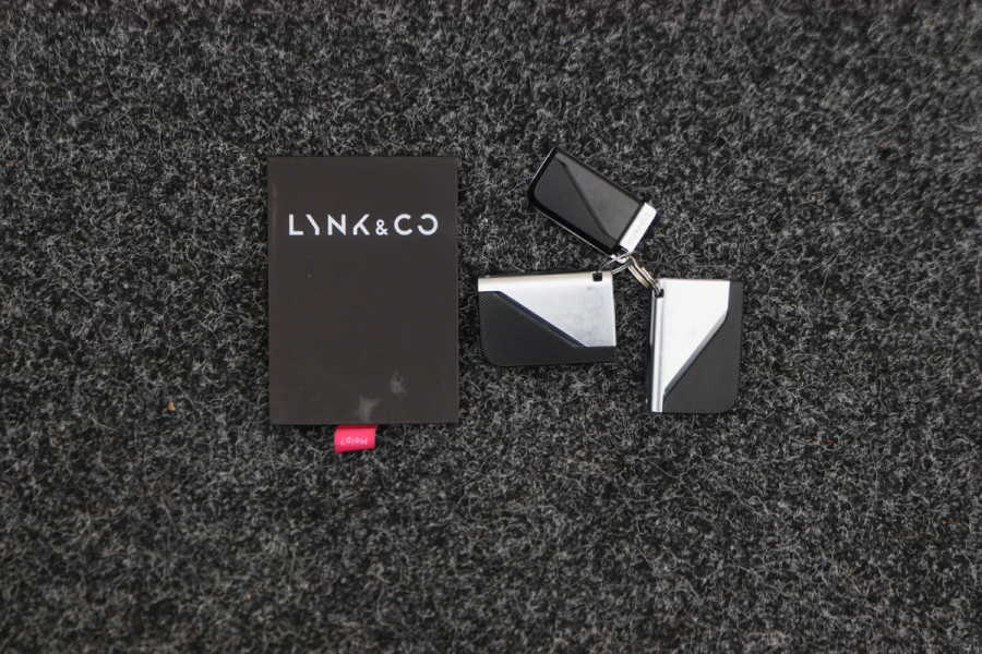 Lynk & Co 01 1.5 Plug-in Hybrid Automaat Two-Tone, Panoramadak, ACC, Keyless, Navigatie, PDC, LED, 20''