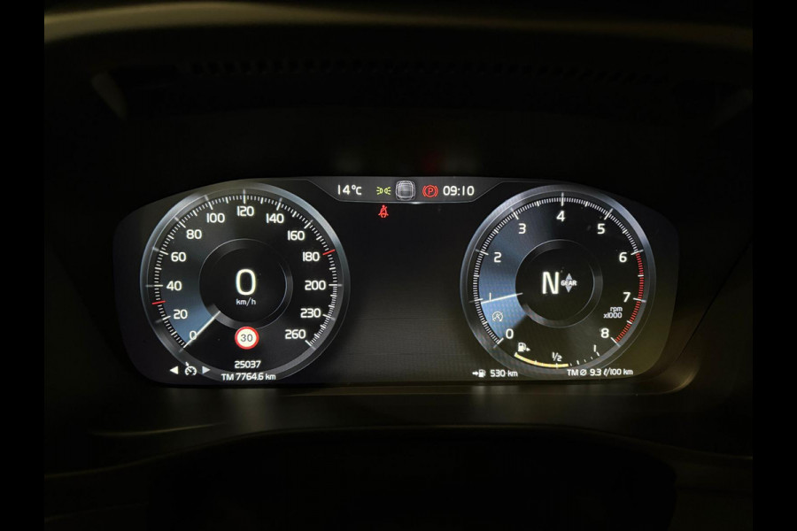 Volvo XC40 T2 Momentum Leder Panoramadak Parkeercamera 129pk