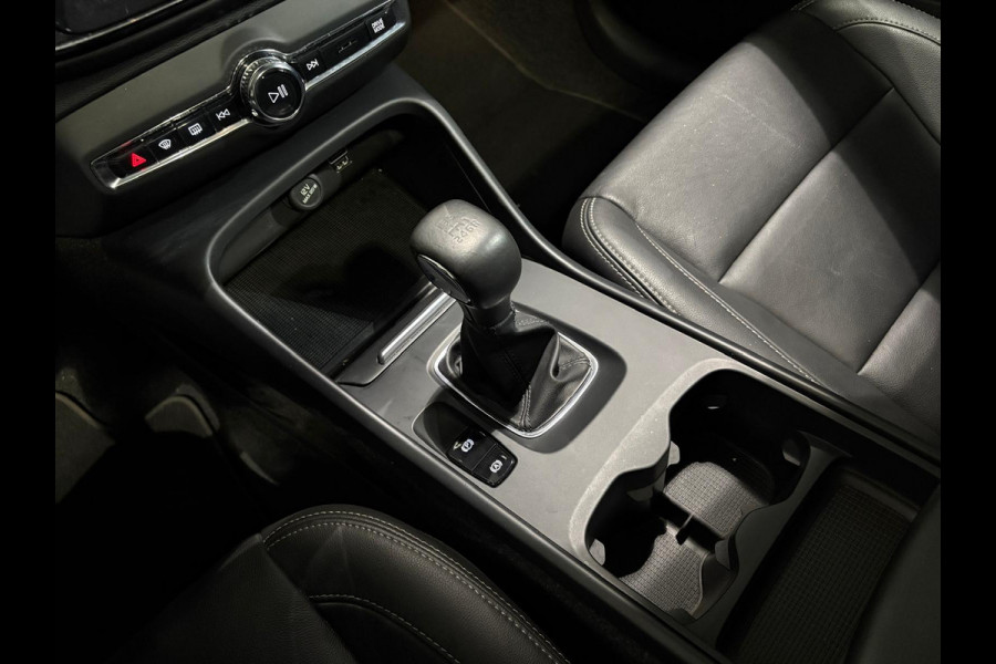 Volvo XC40 T2 Momentum Leder Panoramadak Parkeercamera 129pk