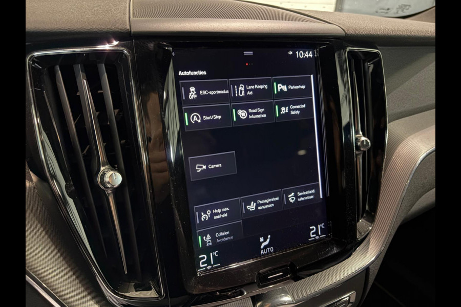 Volvo XC60 D4 Aut. R-Design Leder Parkeercamera Stoelverwarming 190pk Volvo XC60 D4 Aut. R-Design Leder Parkeercamera Stoelverwarming 190pk