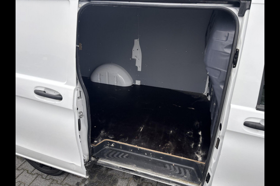 Mercedes-Benz Vito 111 CDI Lang*A/C*NAVI*CRUISE*HAAK* Mercedes-Benz Vito 111 CDI Lang*A/C*NAVI*CRUISE*HAAK*