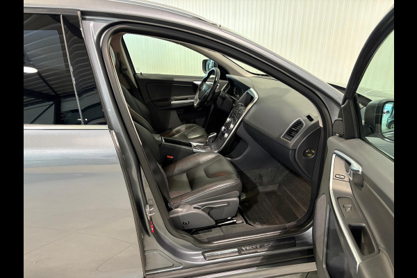 Volvo XC60 D4 Aut. Summum Leder Stoelverwarming Trekhaak Parkeercamera 190pk Volvo XC60 D4 Aut. Summum Leder Stoelverwarming Trekhaak Parkeercamera 190pk