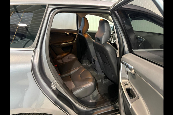 Volvo XC60 D4 Aut. Summum Leder Stoelverwarming Trekhaak Parkeercamera 190pk Volvo XC60 D4 Aut. Summum Leder Stoelverwarming Trekhaak Parkeercamera 190pk