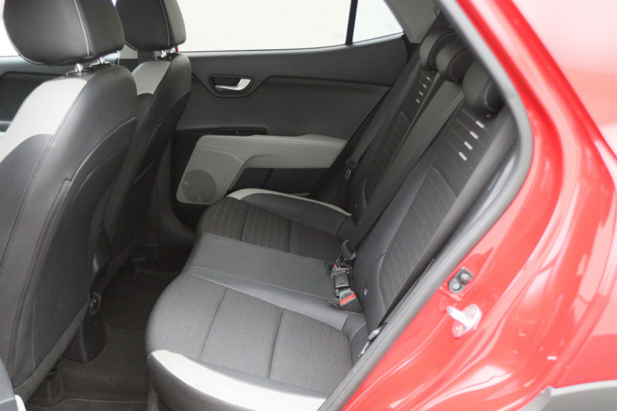 Kia Stonic 1.0 T-GDi Sports Edition Two-Tone, Camera, Apple Carplay, Cruise, PDC, Trekhaak, 17" Kia Stonic 1.0 T-GDi Sports Edition Two-Tone, Camera, Apple Carplay, Cruise, PDC, Trekhaak, 17"