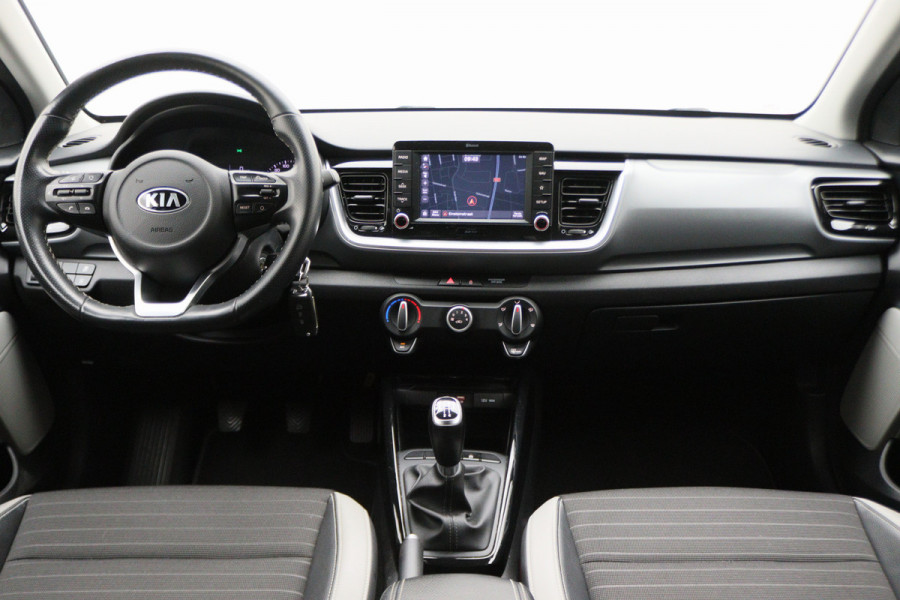 Kia Stonic 1.0 T-GDi Sports Edition Two-Tone, Camera, Apple Carplay, Cruise, PDC, Trekhaak, 17" Kia Stonic 1.0 T-GDi Sports Edition Two-Tone, Camera, Apple Carplay, Cruise, PDC, Trekhaak, 17"