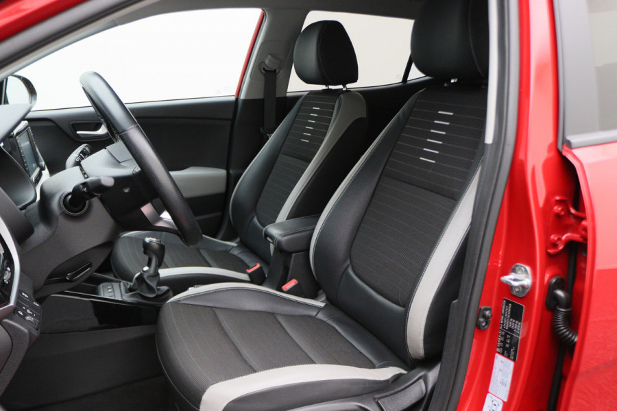 Kia Stonic 1.0 T-GDi Sports Edition Two-Tone, Camera, Apple Carplay, Cruise, PDC, Trekhaak, 17" Kia Stonic 1.0 T-GDi Sports Edition Two-Tone, Camera, Apple Carplay, Cruise, PDC, Trekhaak, 17"
