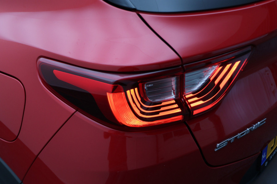 Kia Stonic 1.0 T-GDi Sports Edition Two-Tone, Camera, Apple Carplay, Cruise, PDC, Trekhaak, 17" Kia Stonic 1.0 T-GDi Sports Edition Two-Tone, Camera, Apple Carplay, Cruise, PDC, Trekhaak, 17"